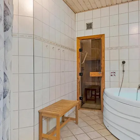 Lovely In With Sauna Hébergement de vacances *