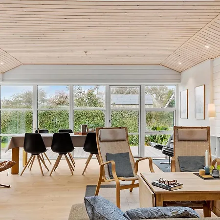 Lovely In With Sauna Feriehus *
